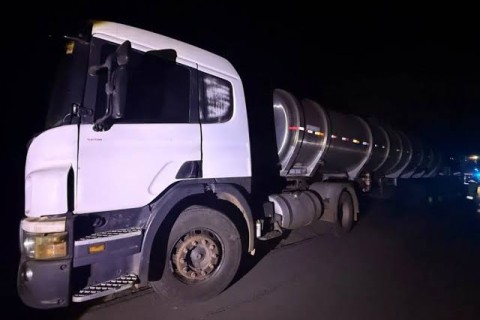 Caminhoneiro é preso por dirigir embriagado na BR-262, em Nova Serrana